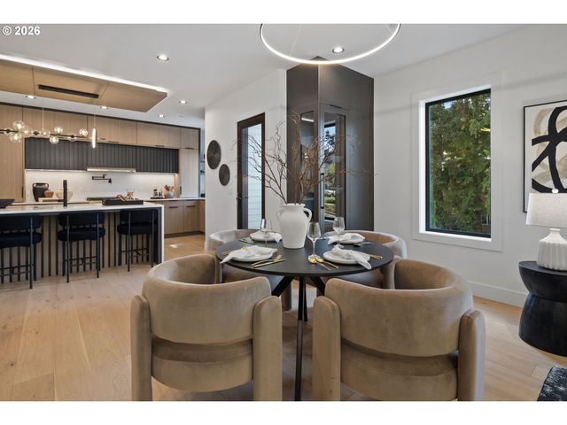 705 1st St, Lake Oswego, OR 97034