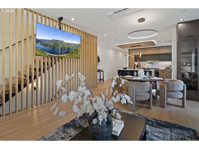 705 1st St, Lake Oswego, OR 97034