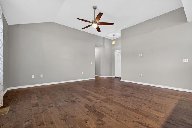 301 W Corsica Street, Republic, MO 65738