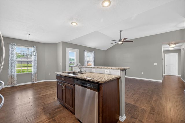 301 W Corsica Street, Republic, MO 65738