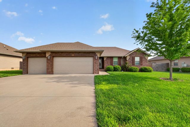 301 W Corsica Street, Republic, MO 65738