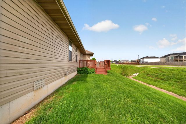 301 W Corsica Street, Republic, MO 65738