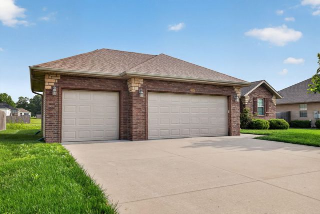 301 W Corsica Street, Republic, MO 65738