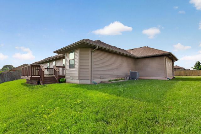 301 W Corsica Street, Republic, MO 65738