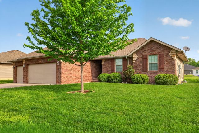 301 W Corsica Street, Republic, MO 65738
