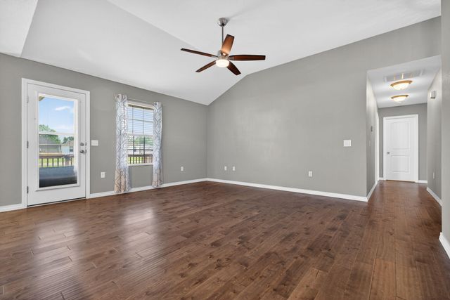 301 W Corsica Street, Republic, MO 65738