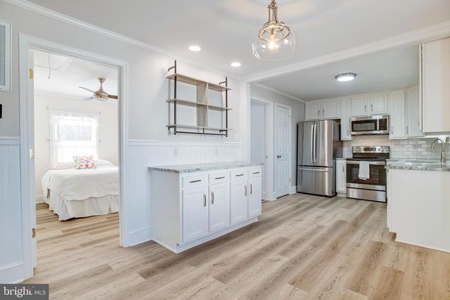 300 BELLEVIEW AVE, Orange, VA 22960