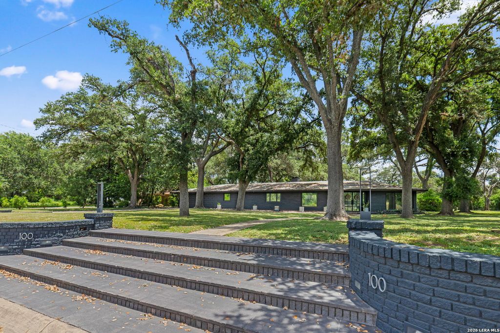 100 DOGWOOD LN, San Antonio, TX 78213