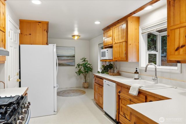 9109 221st Street SW, Edmonds, WA 98026