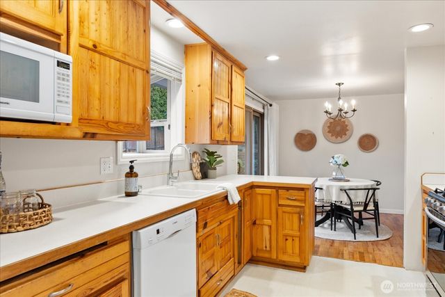 9109 221st Street SW, Edmonds, WA 98026