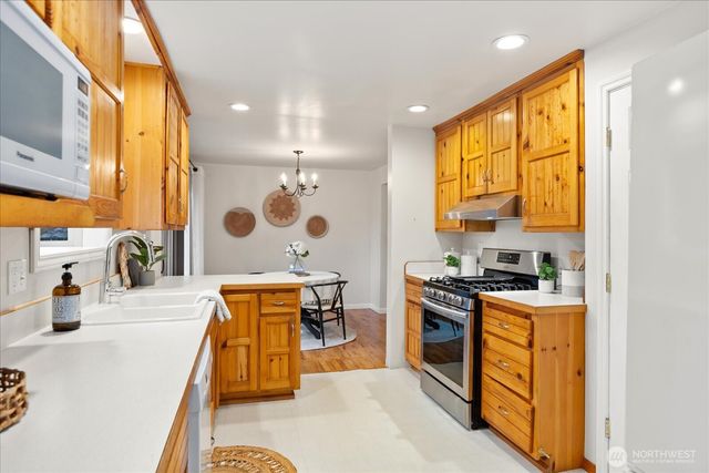 9109 221st Street SW, Edmonds, WA 98026