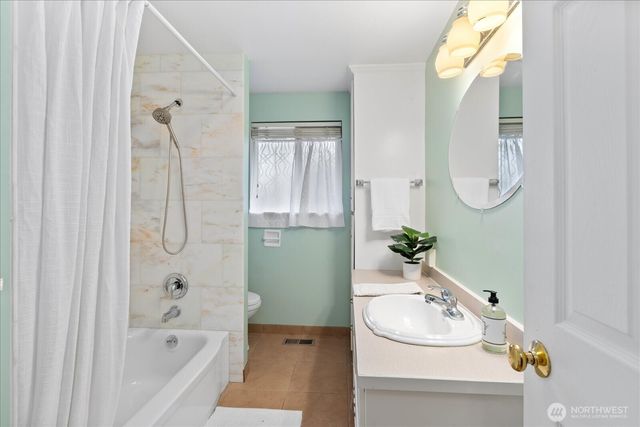 9109 221st Street SW, Edmonds, WA 98026