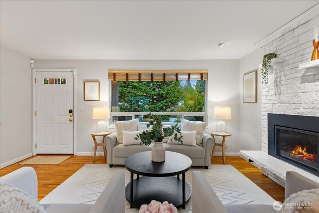 9109 221st Street SW, Edmonds, WA 98026