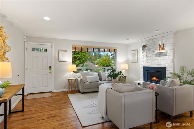 9109 221st Street SW, Edmonds, WA 98026