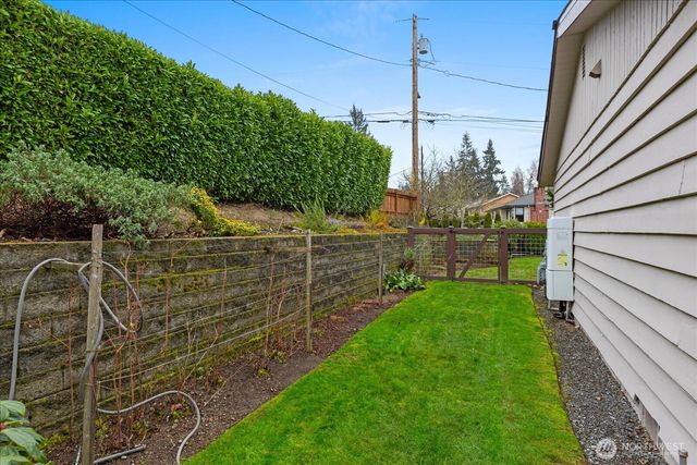 9109 221st Street SW, Edmonds, WA 98026