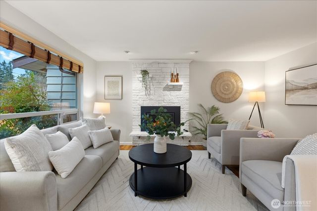 9109 221st Street SW, Edmonds, WA 98026