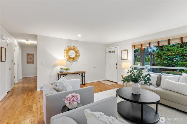 9109 221st Street SW, Edmonds, WA 98026