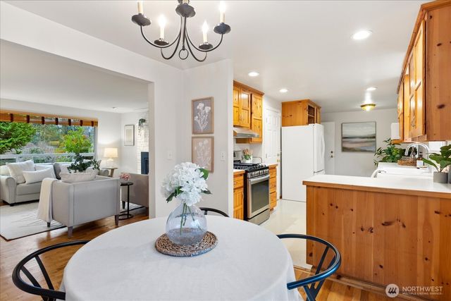 9109 221st Street SW, Edmonds, WA 98026