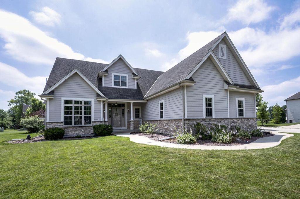 9729 W Prairie Grass WAY, Franklin, WI 53132