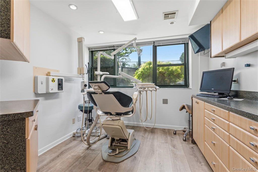 210 Atlantic Avenue AA3, Lynbrook, NY 11563 — photo 2