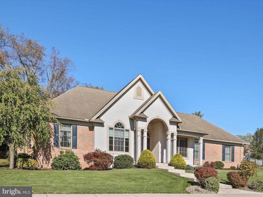 2711 ROSEBAY DR, York, PA 17408