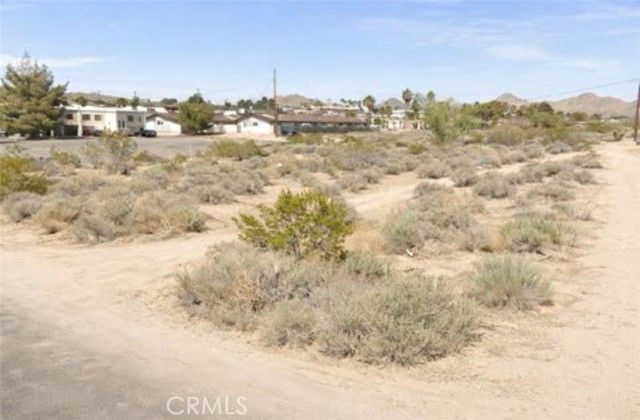 1 Quantico Road, Apple Valley, CA 92307
