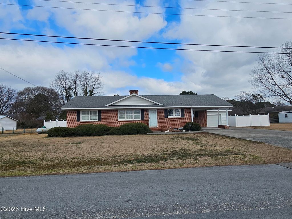 309 Fairfax Street, Clinton, NC 28328