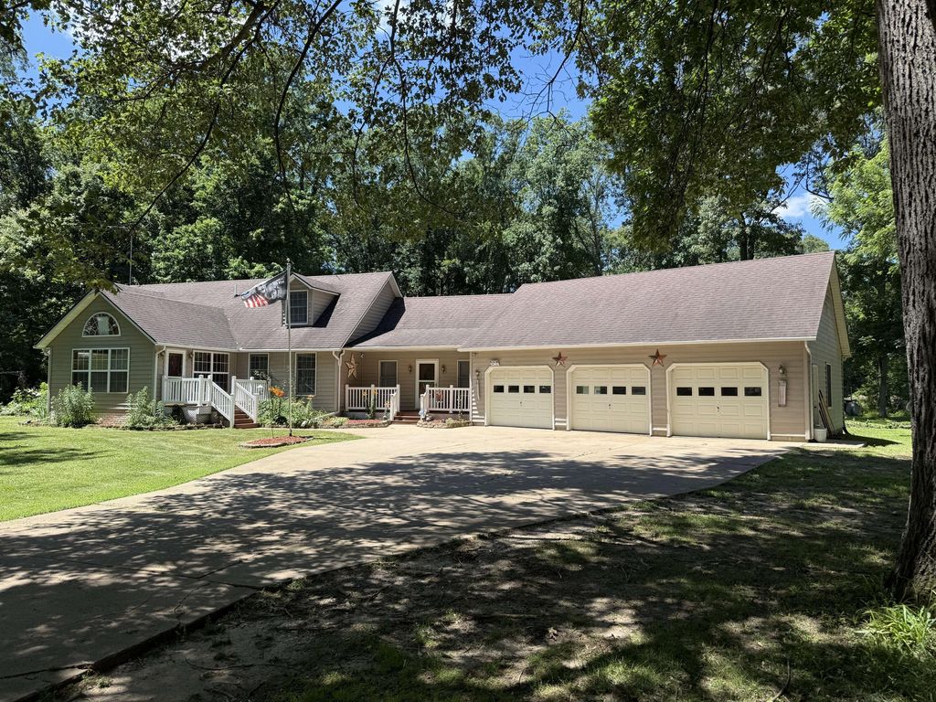 2530 S 400 E, La Porte, IN 46350