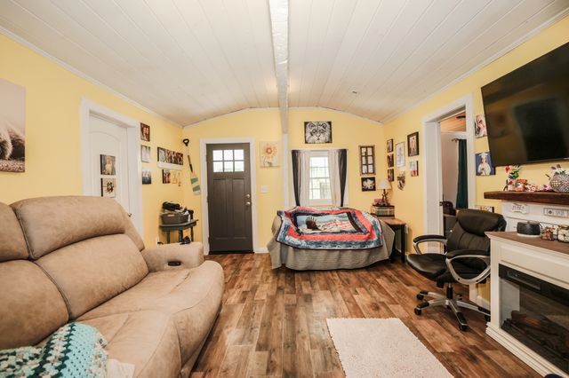 42 Sarette Road, Goffstown, NH 03045