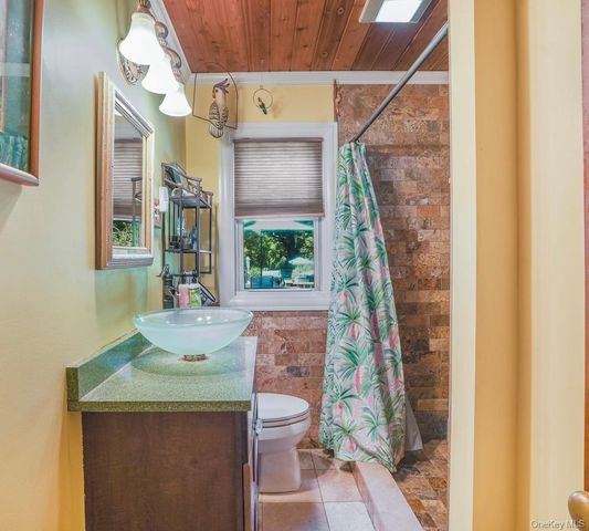 35 Lakeview Avenue, Poughkeepsie, NY 12601