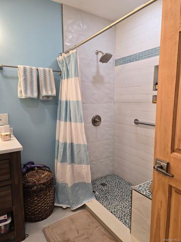 43 Hunter Avenue, Miller Place, NY 11764