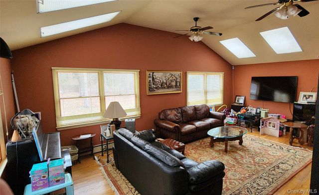 43 Hunter Avenue, Miller Place, NY 11764