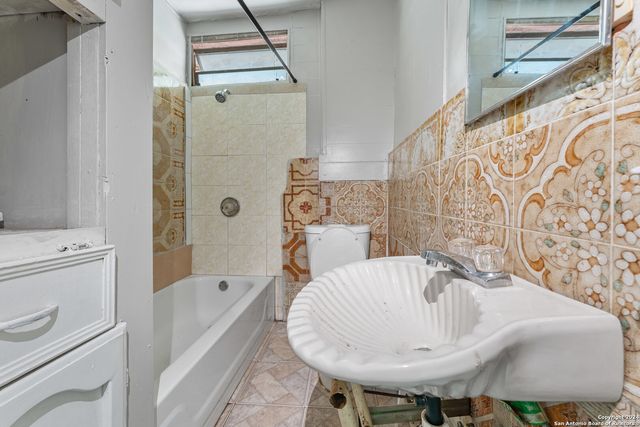 2311 EL PASO ST, San Antonio, TX 78207