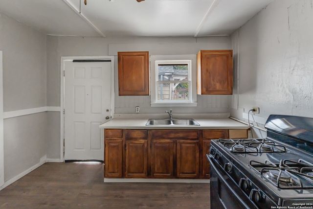 2311 EL PASO ST, San Antonio, TX 78207