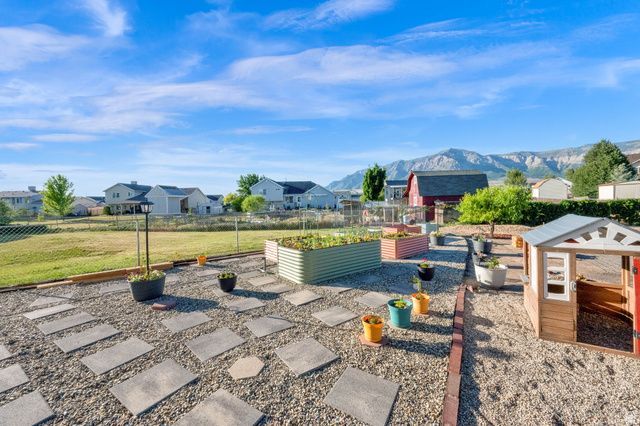 918 W 1600 N, Harrisville, UT 84404
