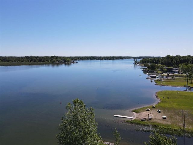 40 Lane 250 Lake Pleasant, Orland, IN 46776