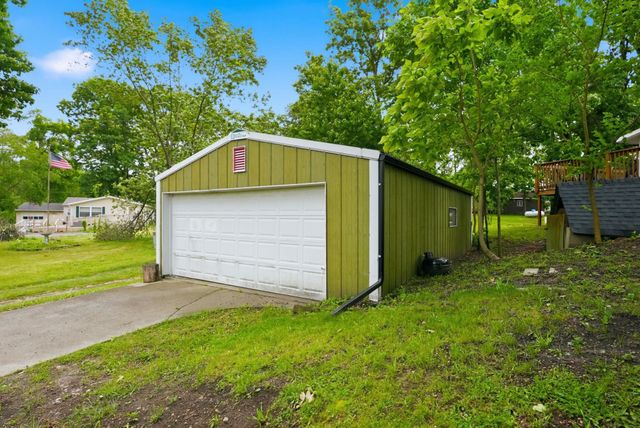 40 Lane 250 Lake Pleasant, Orland, IN 46776