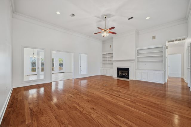 217 Greenwood Pl, Hattiesburg, MS 39402