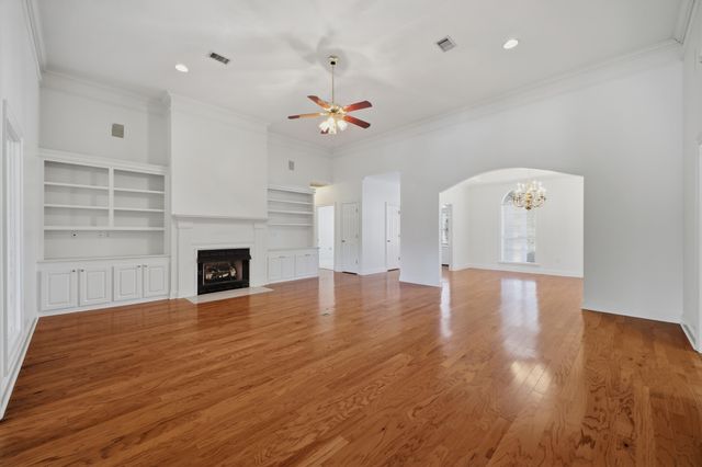 217 Greenwood Pl, Hattiesburg, MS 39402