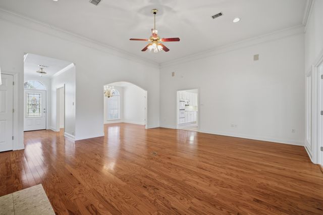 217 Greenwood Pl, Hattiesburg, MS 39402