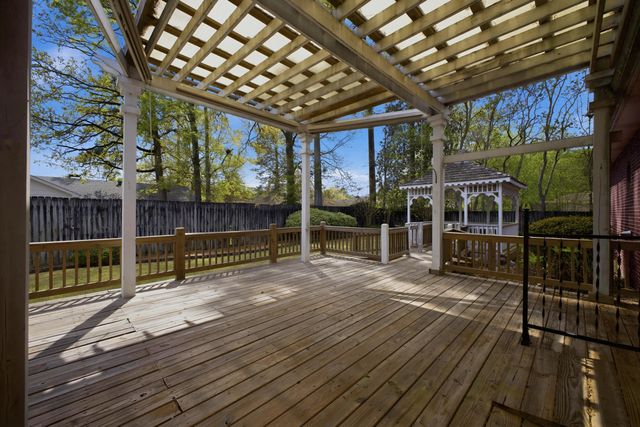 217 Greenwood Pl, Hattiesburg, MS 39402