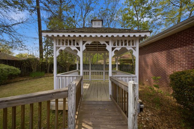 217 Greenwood Pl, Hattiesburg, MS 39402