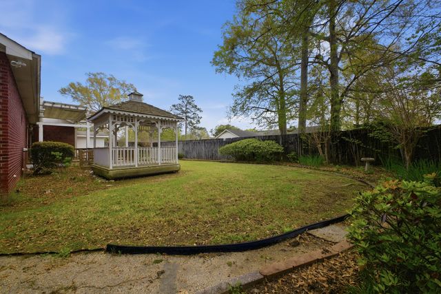 217 Greenwood Pl, Hattiesburg, MS 39402