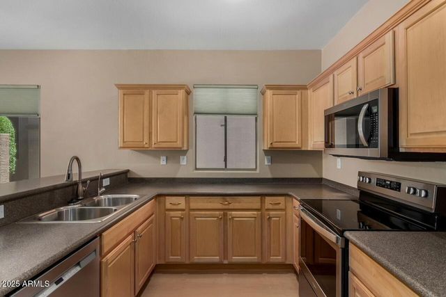 1676 W OWENS Way, Anthem, AZ 85086