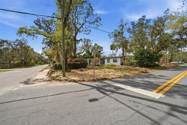 12116 N 52ND STREET, Temple Terrace, FL 33617