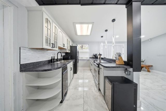 12116 N 52ND STREET, Temple Terrace, FL 33617