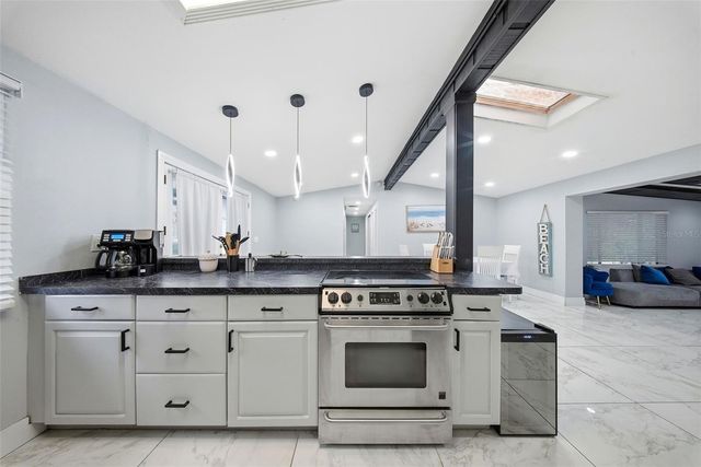 12116 N 52ND STREET, Temple Terrace, FL 33617