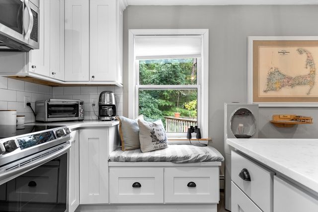 24 Moon Compass Ln, Sandwich, MA 02563