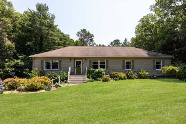 24 Moon Compass Ln, Sandwich, MA 02563