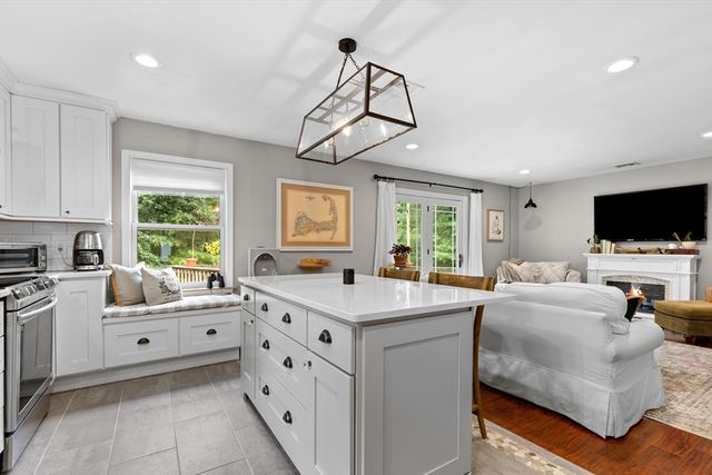 24 Moon Compass Ln, Sandwich, MA 02563